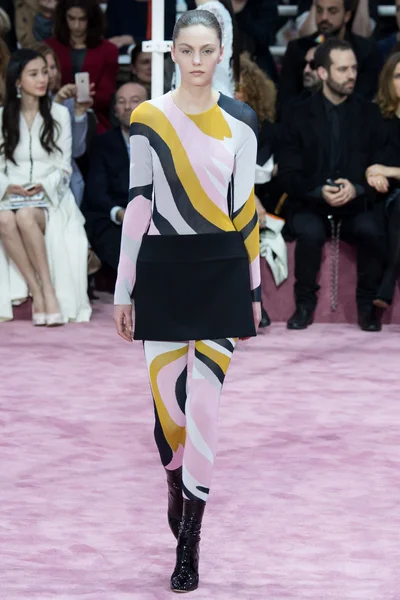 Look 15